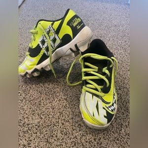 Baseball boys cleats